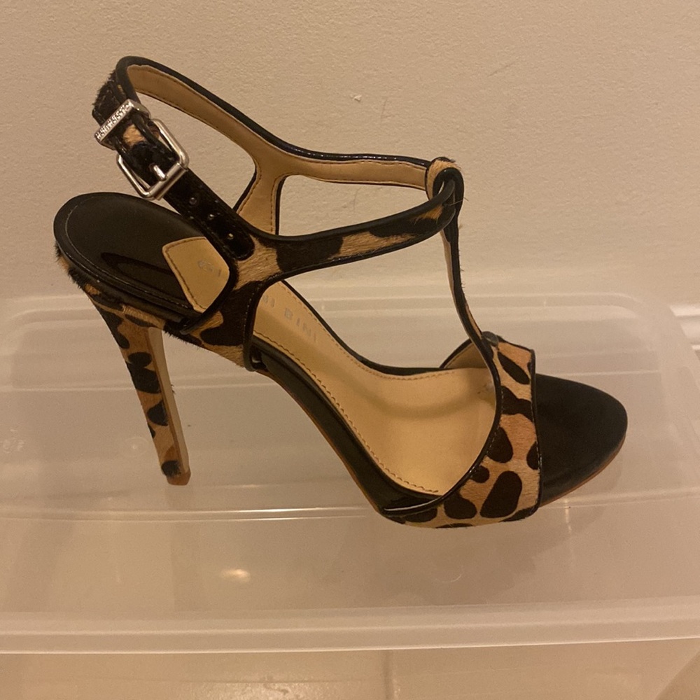 Gianni Bini- size 7. T-strap calf-hair leopard print 4.5” heels - Picture 4 of 6